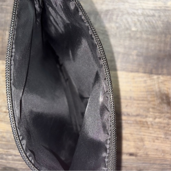 Victoria’s Secret sequence zipper makeup/ travel bag small - Picture 3 of 3